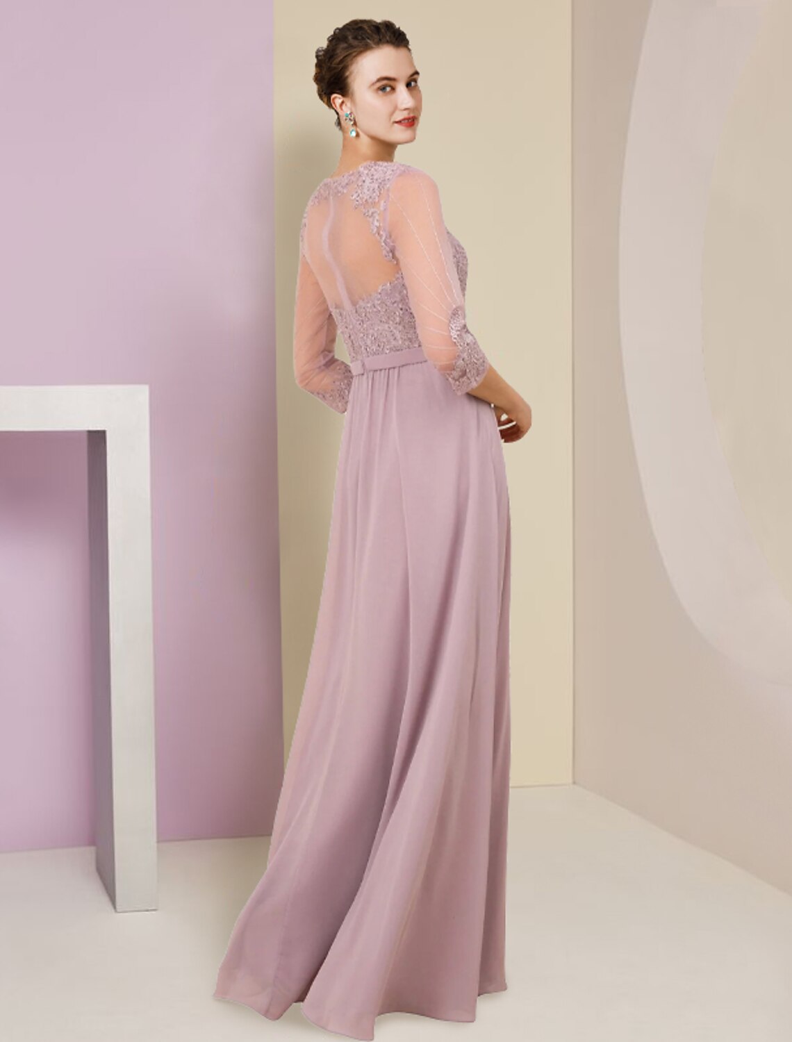 Abito da cerimonia per la madre della sposa, a trapezio, elegante, con scollo a V, lunghezza al pavimento, in chiffon e pizzo, maniche a 3/4 con applicazioni a pieghe